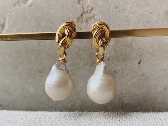 Shyla Synthea Pearl Earring