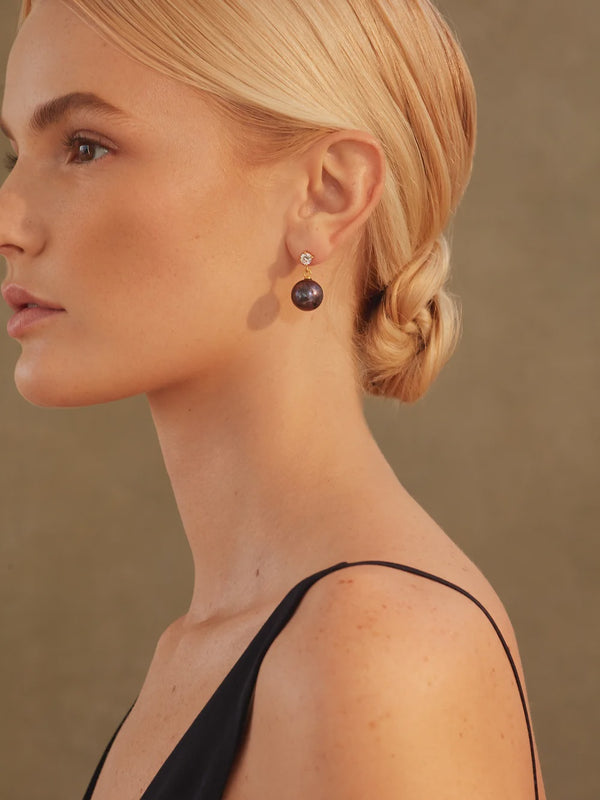 Shyla Cassandra Black Pearl earring